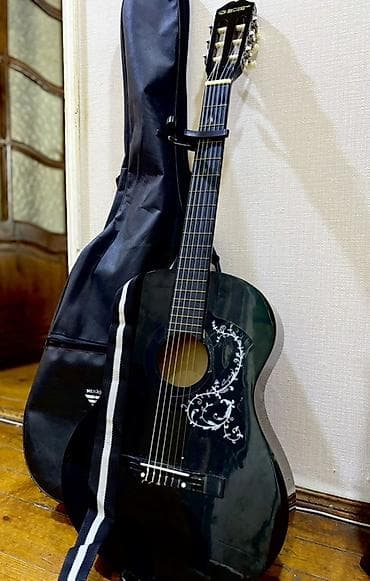 Hər vaxtınız xeyir ✨ Klassik qara gitara satılır. Demək olar ki, heç — 1