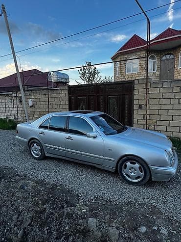 Салон: Mercedes-Benz sedan (salon şəkilləri) Xüsusiyyətlər: - Orijinal — 10