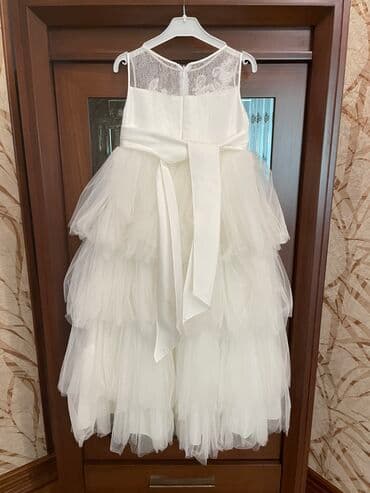 sumqayitda donlar: 8 yaş uşaq uçun ziyafet geyimi. ( 7-9 yaşa uyğundur) Panço-dan 170 azn — 6