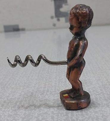 Elektrik nəqliyyatı: Brüssel suveni̇ri antikvar – Manneken Pis fiqurlu şüşəaçan (burma — 8