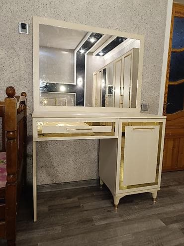 pol kraskasi: İkinəfərlik çarpayı, Dolab, Rusiya, Yeni — 4