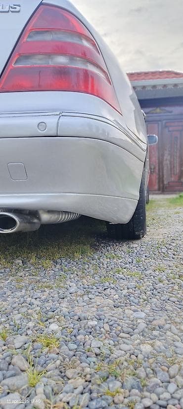 volkswagen passat: Mercedes-Benz 320: 3.2 l | 1998 il Sedan — 10