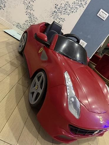 Uşaq elektrikli maşın – qırmızı Ferrari stili ride-on - Rəsmi Ferrari — 3