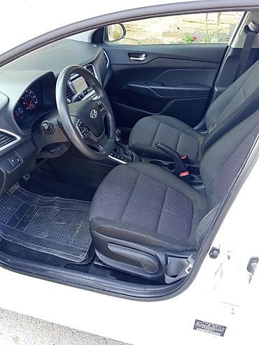 hyndai i20: Hyundai Accent: 1.6 l | 2021 il Sedan — 5