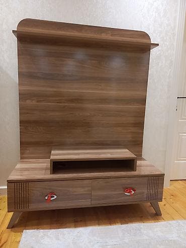 stul ev ucun: Düz TV altlığı, Polkalı, Laminat — 1