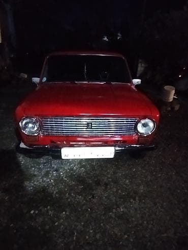VAZ 21011, qırmızı rəng, sedan kuzov. Xarici hissə: - Klassik xrom lalafo.az -da VAZ 21011, qırmızı rəng, sedan kuzov. Xarici hissə: - Klassik xrom