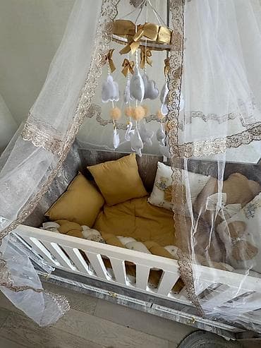 Oğlan və qız üçün, İşlənmiş, Dördbucaq, Beşik, Dəst ilə, Matras ilə, Yellənmə mexanizmsiz — 4