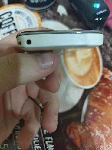 nokia e63: Nokia E72, < 2 GB Memory Capacity, rəng - Ağ, Düyməli — 5