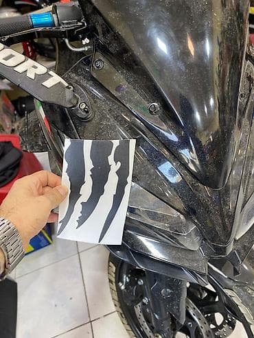 Motosiklet üçün dekorativ yapışqan etiket – “pəncə izləri” dizaynı -