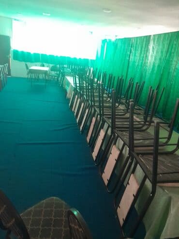 say tedris merkezi: Metal çərçivəyə malik yemək stulu. Stulun oturacaq və arxası yumşaq — 2