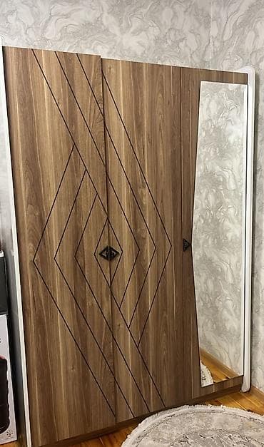 pufik satisi: ✅dolab satilir 200 manata. 
Eni 1.4
Hündürlüyü 2 m
Unvan bine*afa — 1