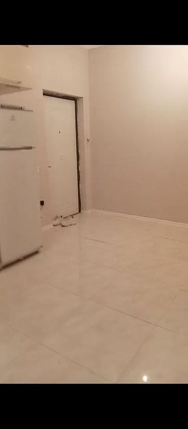 Квартиры: Satılır: işıqlı və geniş mənzil Xüsusiyyətlər: - Plan: ayrı mətbəx — 7