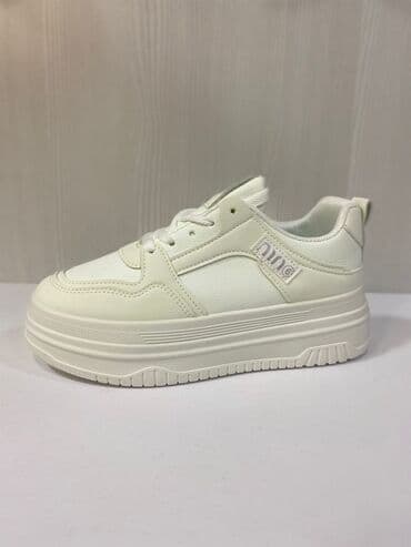 qadınlar üçün hündür ketlər converse: Ağ rəngli qalın altlıqlı snikerlər - Model: “MIU” yazılı casual — 2