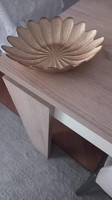 Qızılı dekorativ qab – çiçək ləçəyi formasında - Material: tökmə — 1