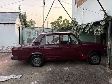 1 9 karobka mexanika: VAZ 2107 sedan - Kuzov: 4 qapılı sedan, tünd qırmızı/bordo rəng. - — 4