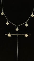 oğlan sepləri: Qadın bəzək dəstləri və aksesuarları 1) Qızıl rəngli zəncir üzərində — 11