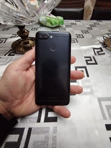 Chevrolet: Satılır: qara rəngli smartfon Xüsusiyyətlər: - Ekran: təxminən 5–5.5 — 2