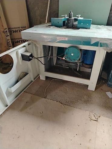 Ağac emalı üçün nəzərdə tutulmuş sənaye şpindel frezer maşını. Maşının lalafo.az -da Ağac emalı üçün nəzərdə tutulmuş sənaye şpindel frezer maşını. Maşının