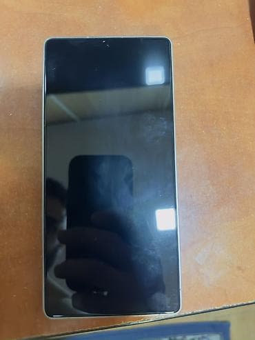 samsung düyməli telefonlar: Məhsul: Sensorlu ekranlı smartfon Xüsusiyyətlər: - Tam ekran, nazik — 1