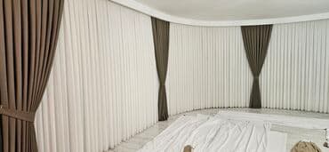 ucuz tul: Bu dəst tünd bənövşəyi rəngli iki qalın pərdədən və ortada yerləşən ağ — 17