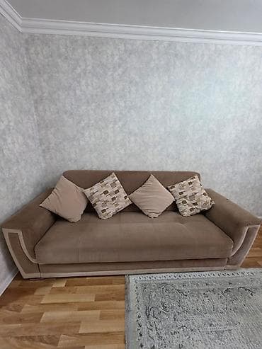 Divan satılır 130azn Uzunluq-2,30 En-90 Kitab formasında açılır Altı