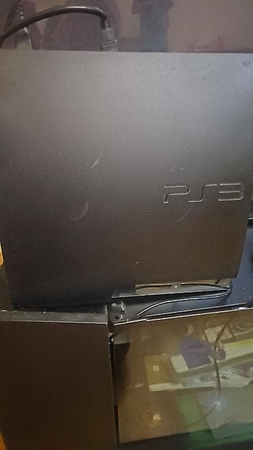 Видеоигры и приставки: Əla vəziyyətdə Playstation 3 satılır, pult ilə, üstündə oyunlar var — 1