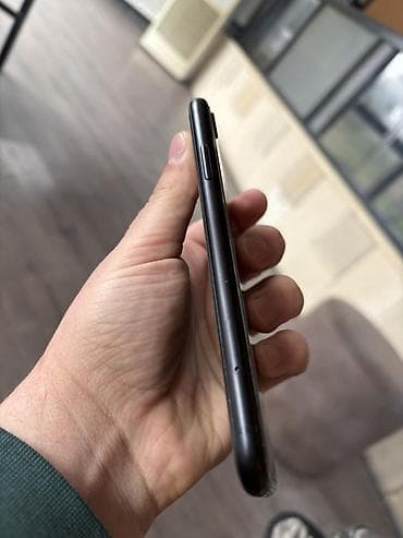 IPhone Xr, 128 GB, Qara — 6