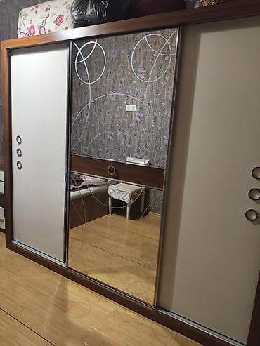 dolab paltar: 3 qapılı, Güzgülü, Qəhvəyi, Taxta, Kupe, Düz dolab — 1