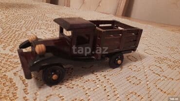 Suvenir - Ağacdan hazırlanındır, üstü laklıdır,
Ukraynadan alınıbdır