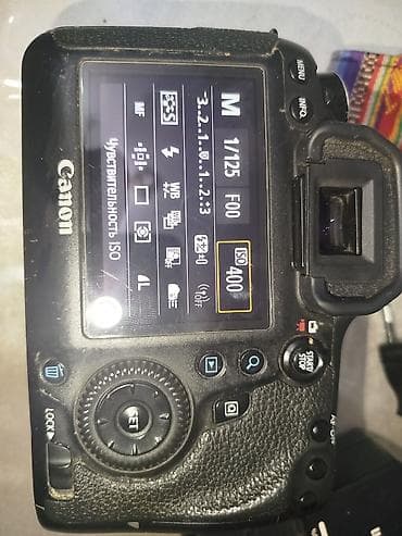 canon 6d mark ii: Canon 6D satılır, fotoaparat normal vəziyyətdə. üstündə 1 dənə 16qb SD — 6