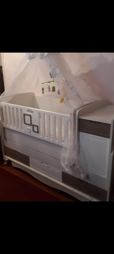 Beşiklər: Oğlan və qız üçün, İşlənmiş, Dördbucaq, Beşik, Dəstsiz, Matras ilə, Yellənmə mexanizm ilə — 1