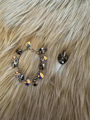 Şəxsi əşyalar: Gumushdur . Swarovski daslar - Tərkib: metal zəncir qolbaq və ürək — 1