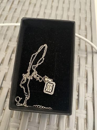 Muncuqlar: Gümüş rəngli zərif boyunbağı – qutu ilə - Zəncir: incə, parlaq gümüş — 3