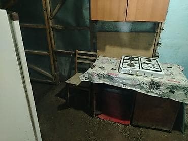 Kirayə verilir: sadə, mebellə təchiz olunmuş kiçik həyət evi -