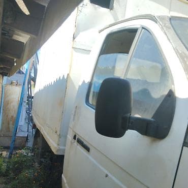 prado arxa fara: Yükdaşımalar üçün ağ rəngli furqon. Furqonun arxa hissəsində qoşa — 3