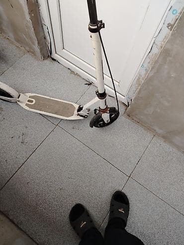 elektrikli scooter motor: Şəhər skuter-i (mexaniki) - Rəng: ağ-qara - Geniş, sürüşməyən — 2