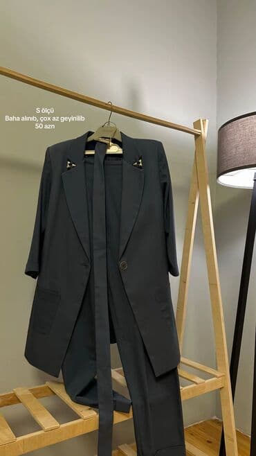 sade hicab geyimleri: Geyimlərin hər biri yaxşı vəziyyətdədir və çox az geyinilib — 10