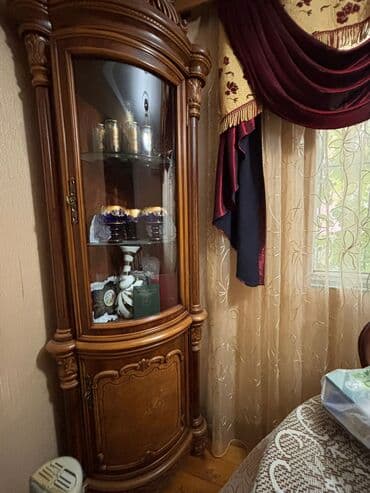 demir şkaf: Şüşəli dolab vitrini, İşlənmiş — 1