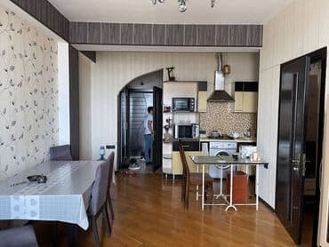 8 noyabr metrosunun çixisinda 17 mertebeli binanın 14-cü mərtəbəsində — 4