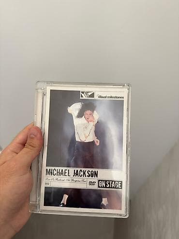 mini disk: DVD və CD kolleksiyası – müxtəlif film, tamaşa və musiqi diskləri — 2