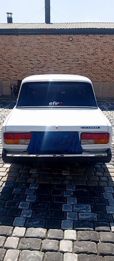 Продажа авто: VAZ 2107, ağ rəng, klassik sedan. Xüsusiyyətlər: - Kuzov: 4 qapılı — 2