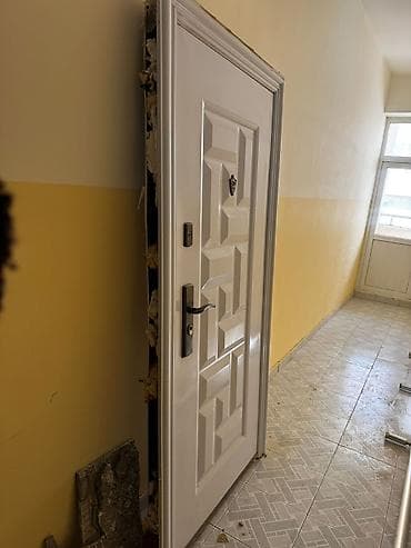 Mənzil üçün İşlənmiş Giriş qapısı Glazok ilə, Zəmanətsiz, Ünvandan götürmə