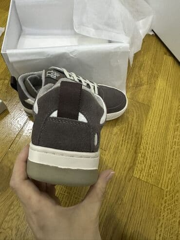 Toy paltarları və aksesuarları: Tamamile yeni qutusunda idman ayaqqabısı, xalis deri ve nubuk, 39 — 6