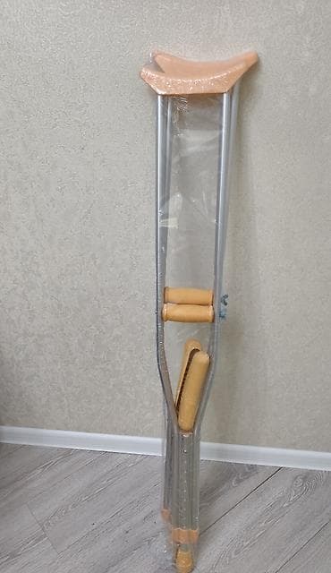 Yenidir.Oz paketinde bağlıdır. Metall qoltuqağacı