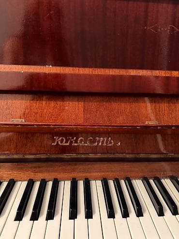 roma: Upright pianino – Юность ) modeli - Korpus: parlaq tünd qəhvəyi taxta — 1
