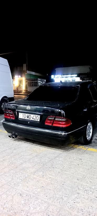 r15 mersedes: Mercedes-Benz E‑Class (W210) sedan - Kuzov: qara rəngli 4 qapılı — 5