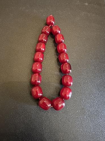 kehraba tesbeh satisi: Yüksək keyfiyyətli,cəlbedici vişnə rəng Sıxma kəhraba satılır.Təsbeh — 2
