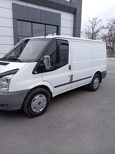 ford tourneo connect: Ford Transit yük furgonu - Gövdə: Ağ rəngli qapalı furgon, yan — 3