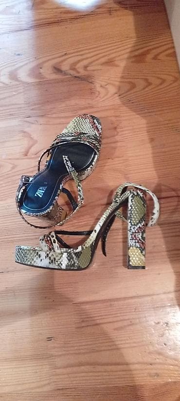 Basanoşka və səndəllər: ZARA qadın sandaleti – yüksək platformalı və qalın topuqlu model. - — 6