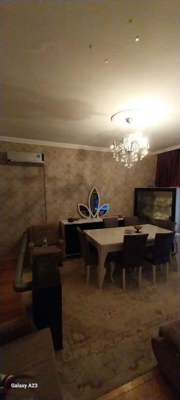 Kirayə evlər: Satılır: həyət evi - Geniş, hasarlı həyət: dəmir darvaza, betonlanmış — 10